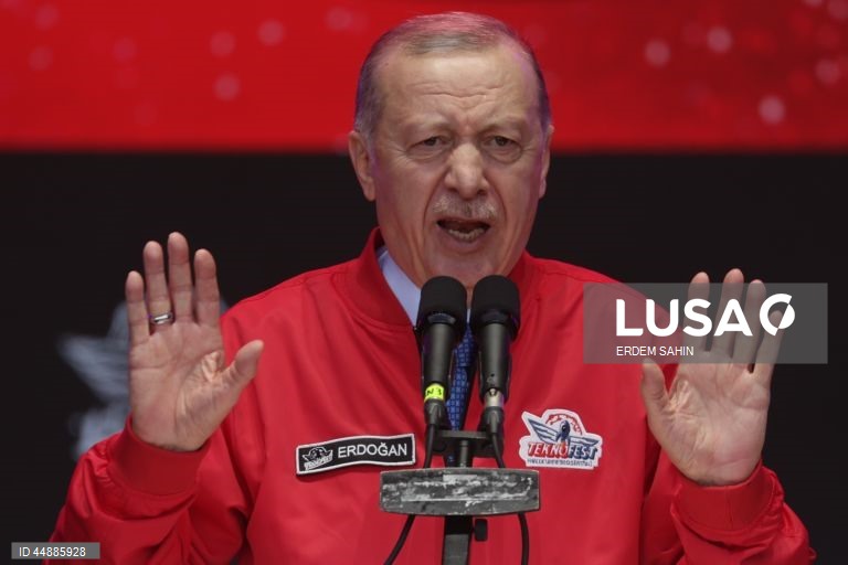 Presidente Turco propõe novamente cimeira entre Putin, Zelensky e Trump na Turquia