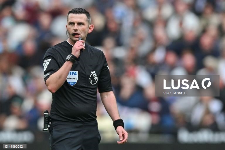 Inglês Michael Oliver arbitra jogo entre Benfica e Nice da Liga dos Campeões
