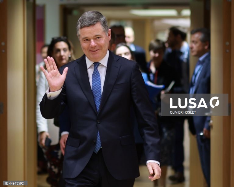 Portugal apoia reeleição de ministro irlandês na liderança do Eurogrupo