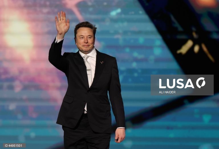 Agência Espacial Italiana assina acordo com SpaceX de Musk para experiências em Marte