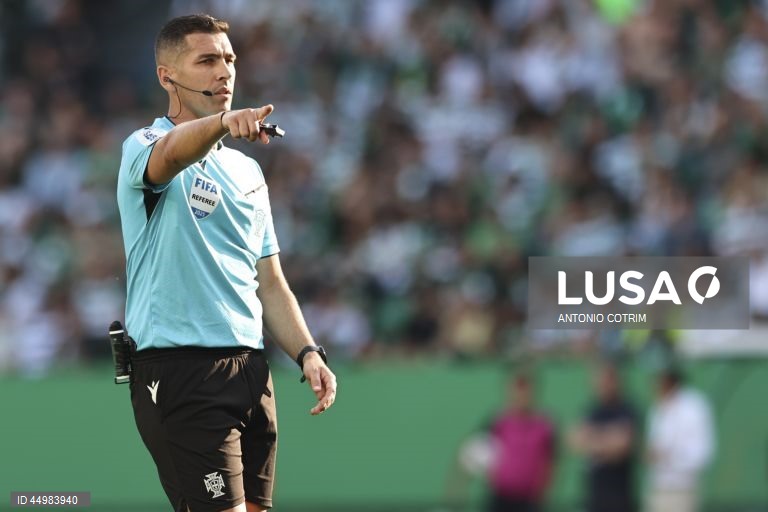 Clássico líbio à porta fechada dirigido por Fábio Veríssimo suspenso por invasão
