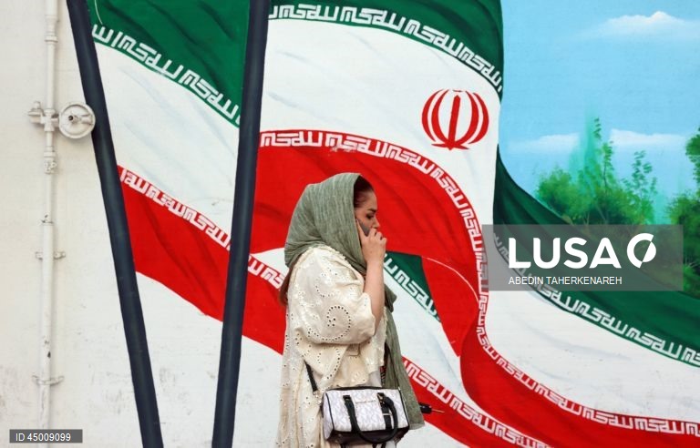 Conselho de Segurança do Irão suspende lei de obrigatoriedade de usar hijab