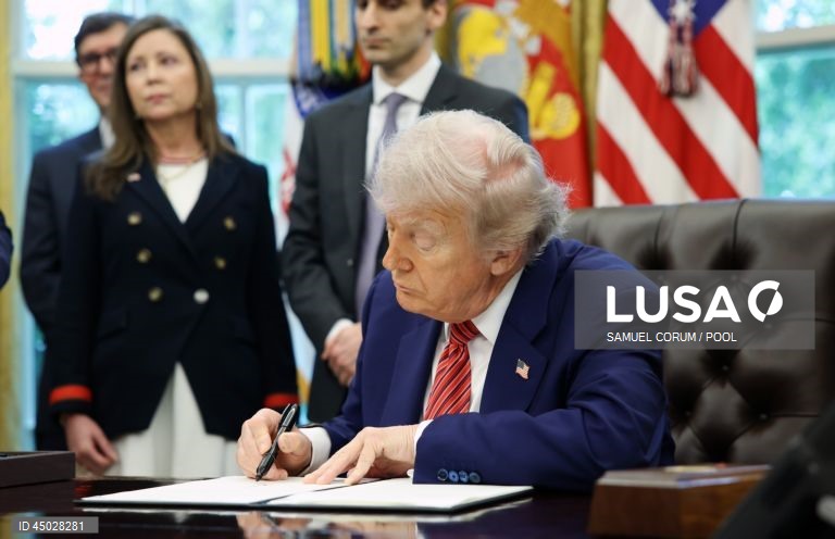 Trump diz que enviará segunda-feira cartas a 12 países com notificação de tarifas