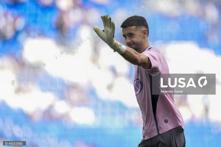 FC Barcelona anuncia contratação do guarda-redes Joan García