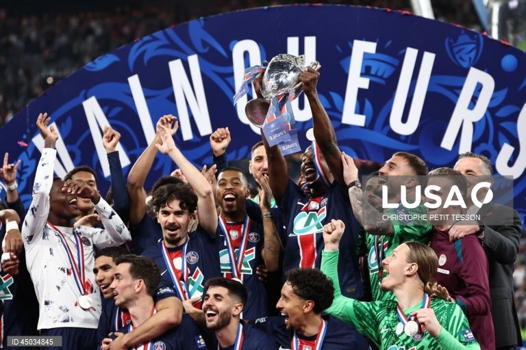 Quarteto de portugueses do PSG tenta primeiro título europeu