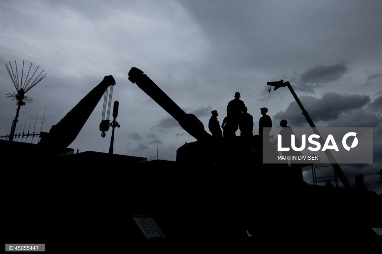 Ministros da UE devem aprovar ativação de cláusula para Portugal gastar em defesa