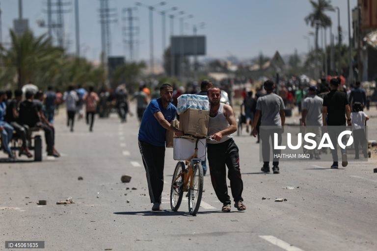 Pelo menos 31 mortos em Gaza durante distribuição de ajuda, Israel nega responsabilidade