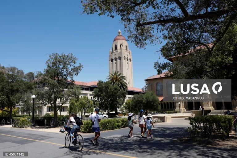 Suprimidos mais de 360 postos de trabalho na Universidade de Stanford após cortes de Trump