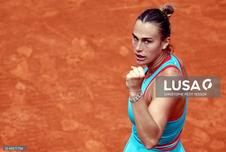 Aryna Sabalenka, número um mundial, segue para os ‘quartos’ de Roland Garros