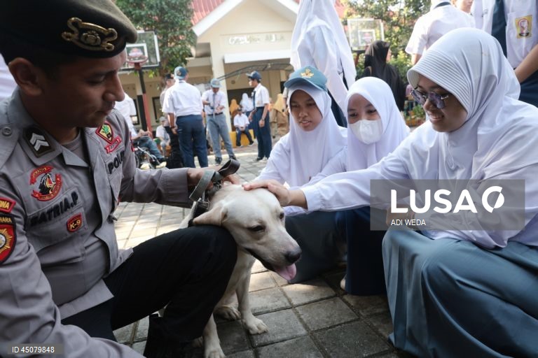 K9 Police introduction to a school for students with special needs in Depok