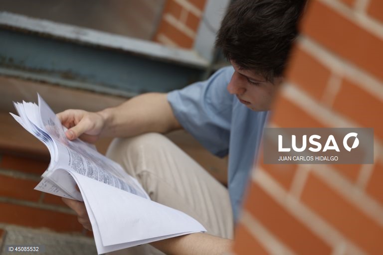 Thousands of students nationwide take university entrance exams in Spain