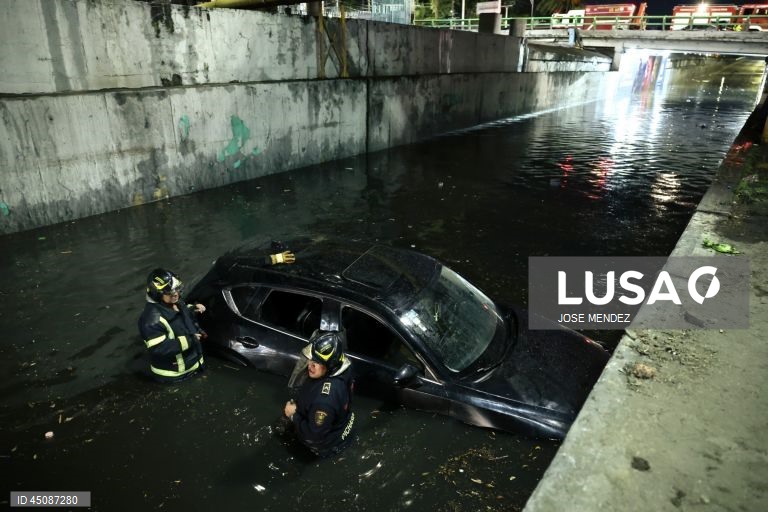 Torrential rains trigger severe flooding in Mexico City