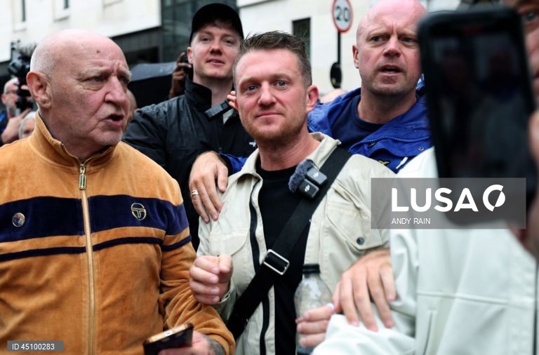 Líder britânico anti-imigração detido à chegada de Portugal em caso de agressão