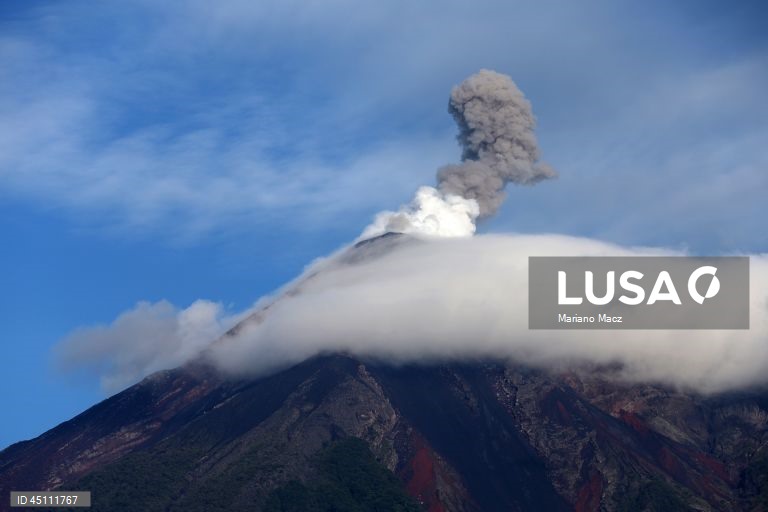 Guatemalas Fuego volcano calms down after erupting without major consequences