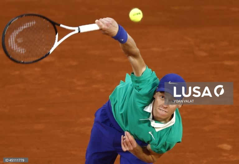 Sinner derrota Djokovic e está pela primeira vez na final do Roland Garros