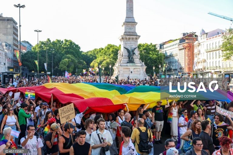 Milhares de pessoas marcham em Lisboa pelos direitos LGBTI+ e contra o ódio