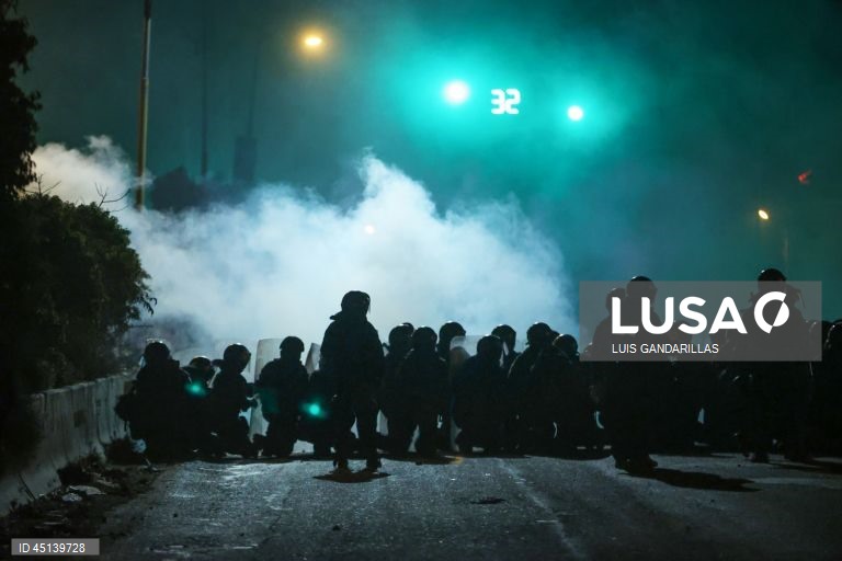 Sobe para cinco o número de mortos na sequência de confrontos na Bolívia