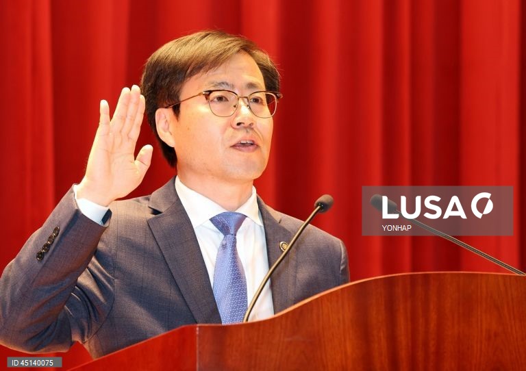 New chief trade negotiator inaugurated