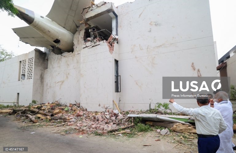 Piloto do avião declarou Mayday de emergência segundos após descolagem