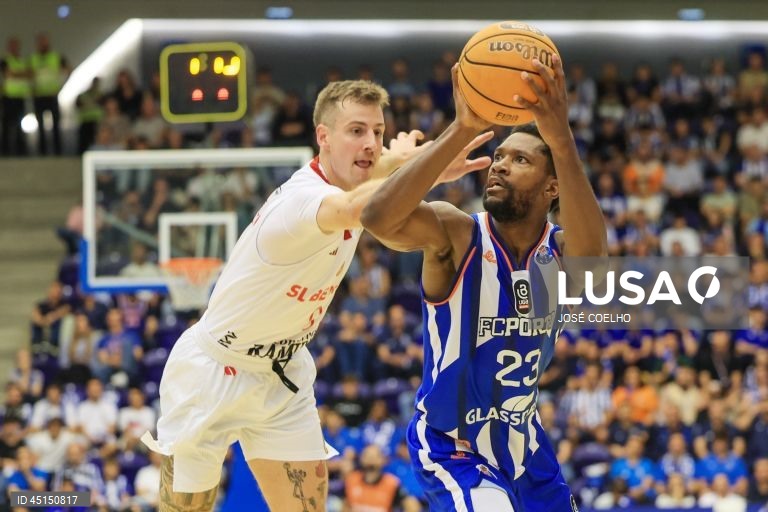 Toney Douglas, Xeyrius Williams, Phil Fayne e Luís Silva  de saída do FC Porto