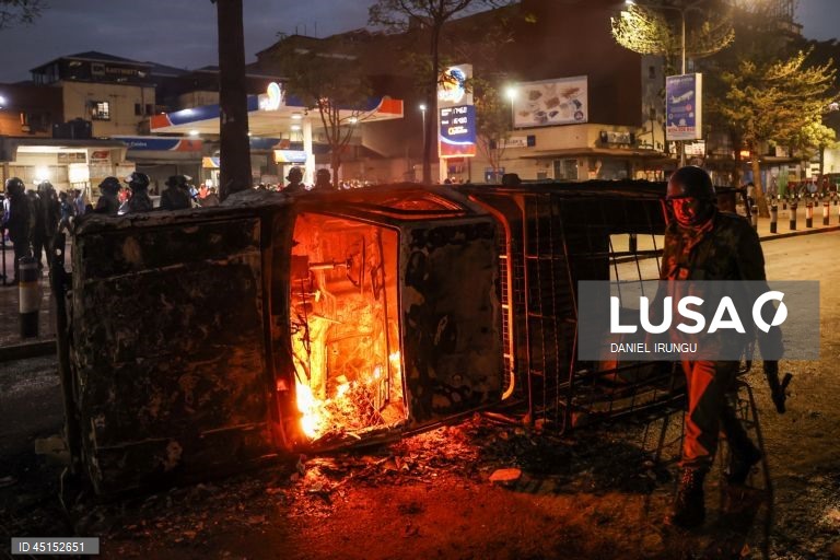 Street vendors protest in Nairobi against police harrassment