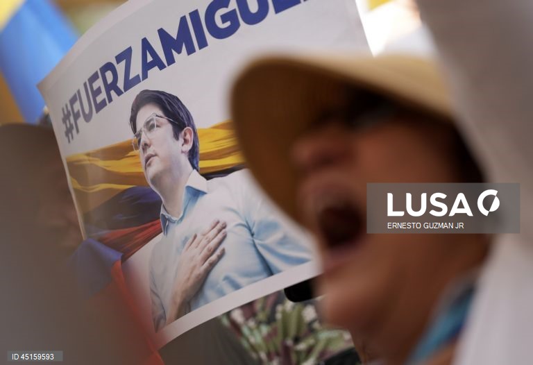 Colombians take to the streets of major cities to reject political violence