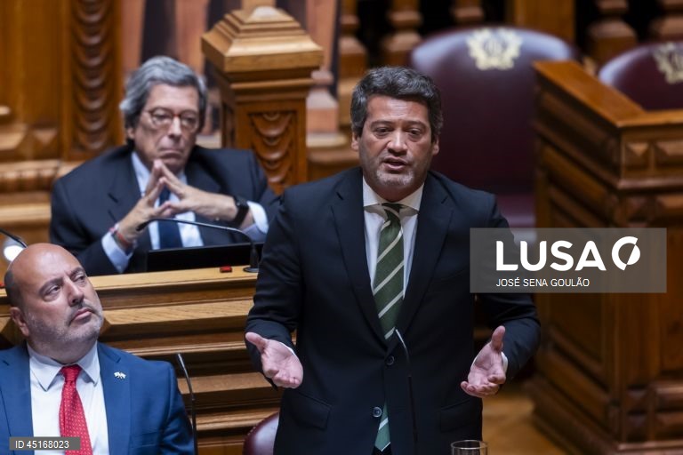 Chega acusa PS e PSD de destruir a democracia