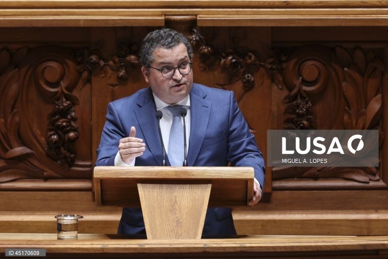 Portugal: Finance minister confident in 0.3% surplus this year