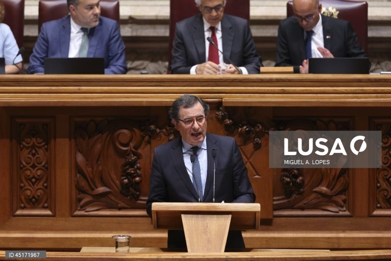 Castro Almeida assume compromisso de crescer “acima da média europeia” apesar das dificuldades