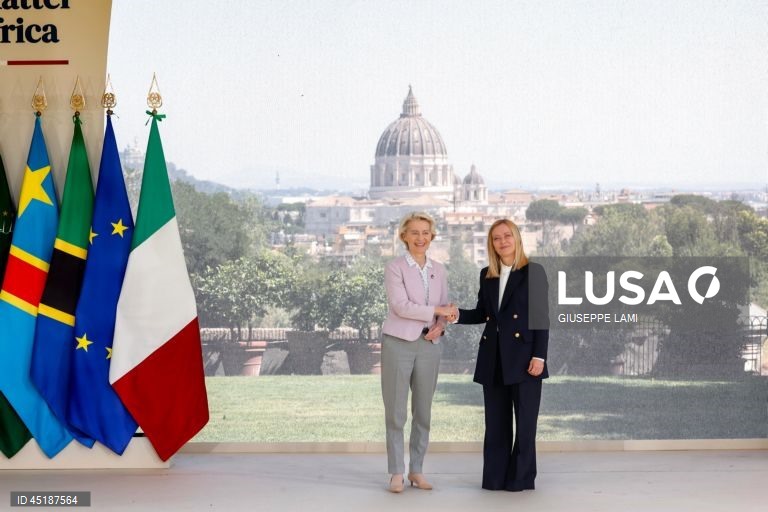Von der Leyen destaca Corredor do Lobito e cooperação com Angola em cimeira em Roma