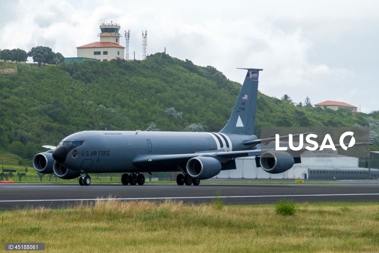 PS quer que Governo esclareça presença de aviões reabastecedores na Base das Lajes