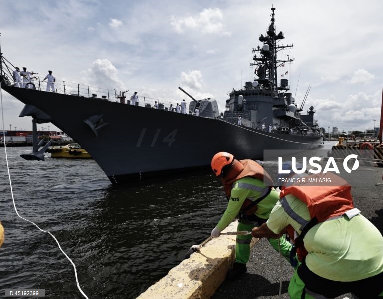 Japanese warships JS Ise and JS Suzunami are in Manila for a goodwill visit