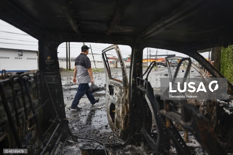 Protests persist in Panamas banana region amid internet blackout and state of emergency