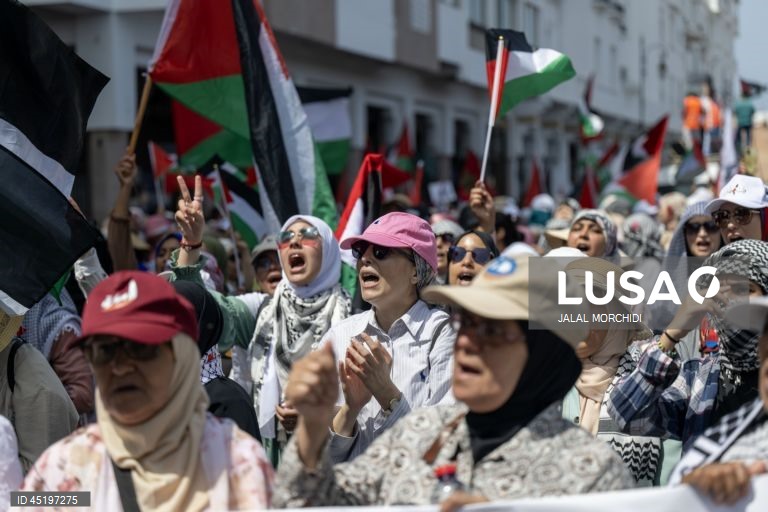 Milhares protestam em Marrocos contra ataques a Gaza e ao Irão