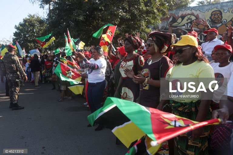 Na Machava a venda de comida rende, com jovens a pedirem que “mude alguma coisa” em Moçambique