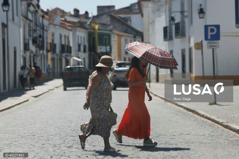 Aviso laranja devido ao calor estendido até domingo em sete distritos