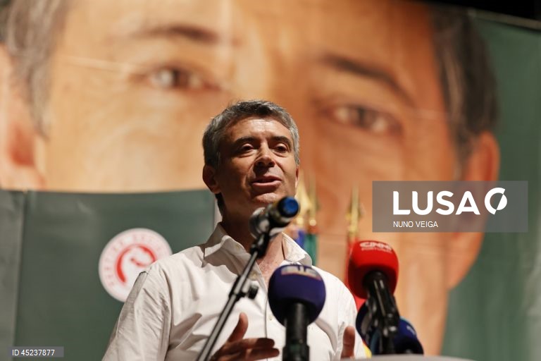 Líder do PS acusa direita de estar concentrada em temas que não preocupam as pessoas