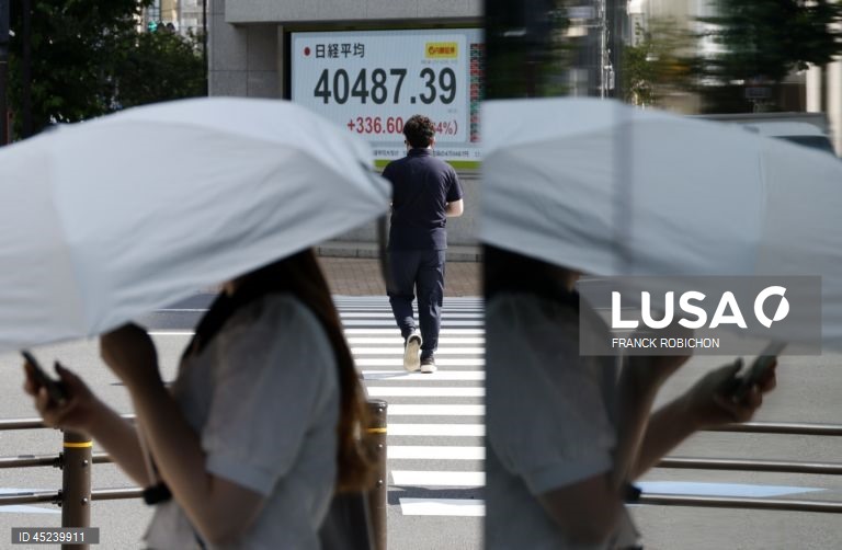 Bolsa de Tóquio abre em terreno negativo com Nikkei a perder 0,92%