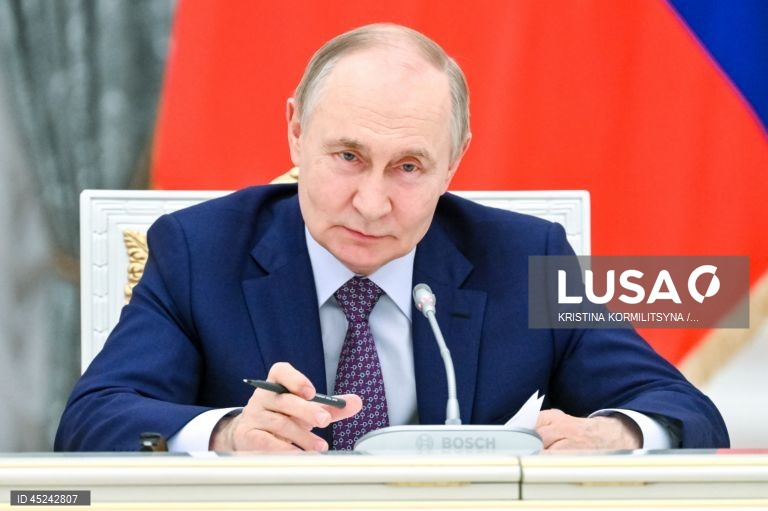 Putin responsabiliza Ocidente pelo conflito na Ucrânia em conversa com Macron