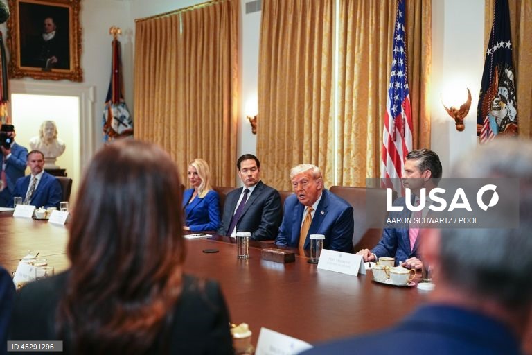 Trump admite que EUA estão a passar armas para Kiev compradas pela NATO