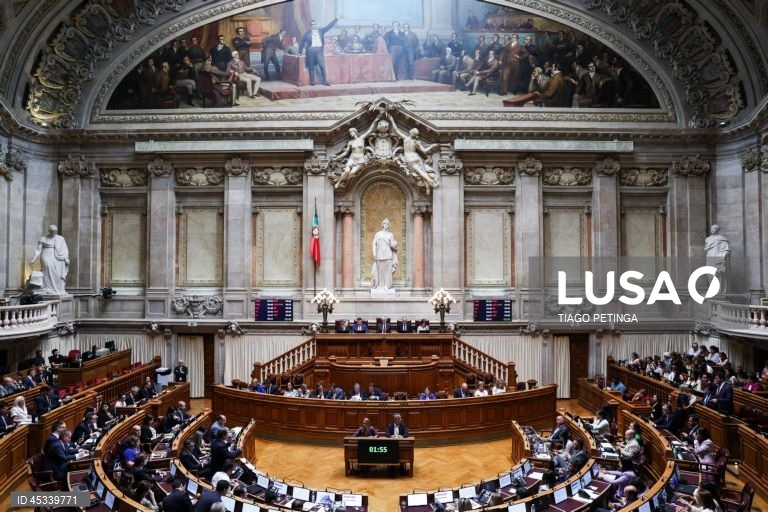 AR discute hoje propinas no ensino superior