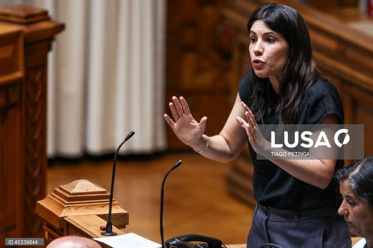 Mortágua envia carta a ministro da Educação com estudos sobre efeitos positivos da educação sexual