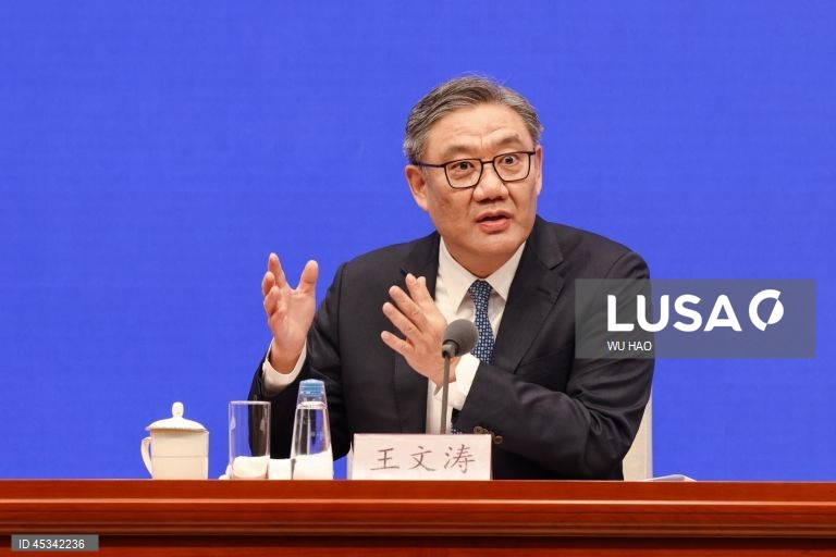 Ministro do Comércio admite cenário “grave e complexo” para economia da China