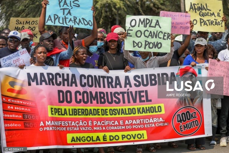 Angolanos pedem ao Governo que recue no aumento do preço dos combustíveis