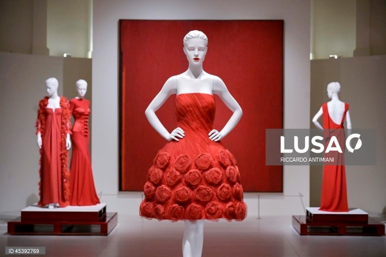 Orizzonti - Rosso exhibition In Rome