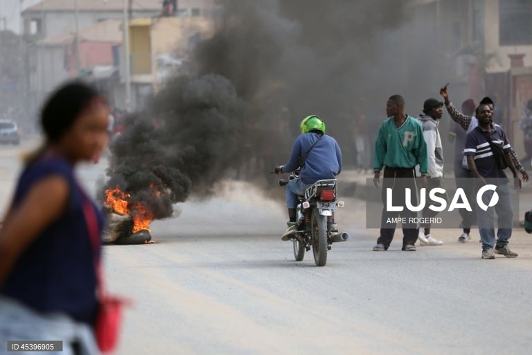 Mais de 240 arguidos começaram a ser julgados em Luanda por envolvimento nos tumultos