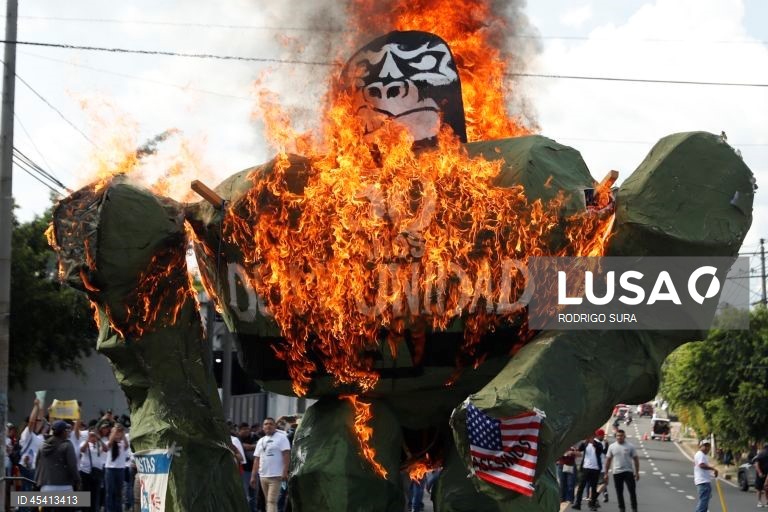 March on the 50th anniversary of the massacre of students by the Salvadoran Army
