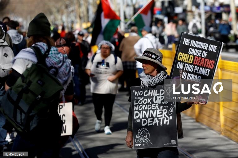 Free Palestine rally at the State Library of Victoria