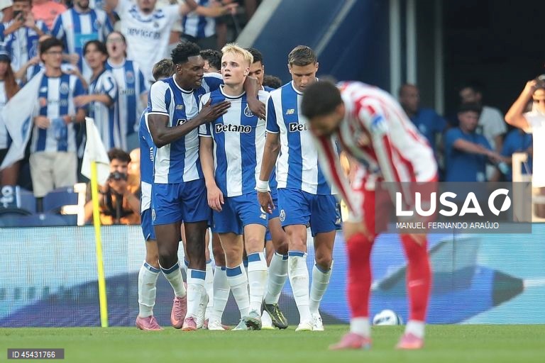 FC Porto apresenta-se aos sócios com vitória por 1-0 sobre o Atlético de Madrid