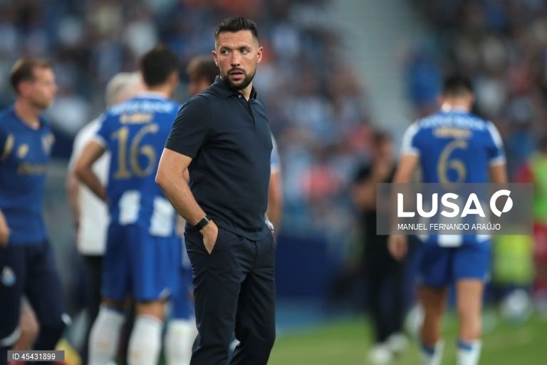 Farioli quer FC Porto mais consistente na ida a Barcelos